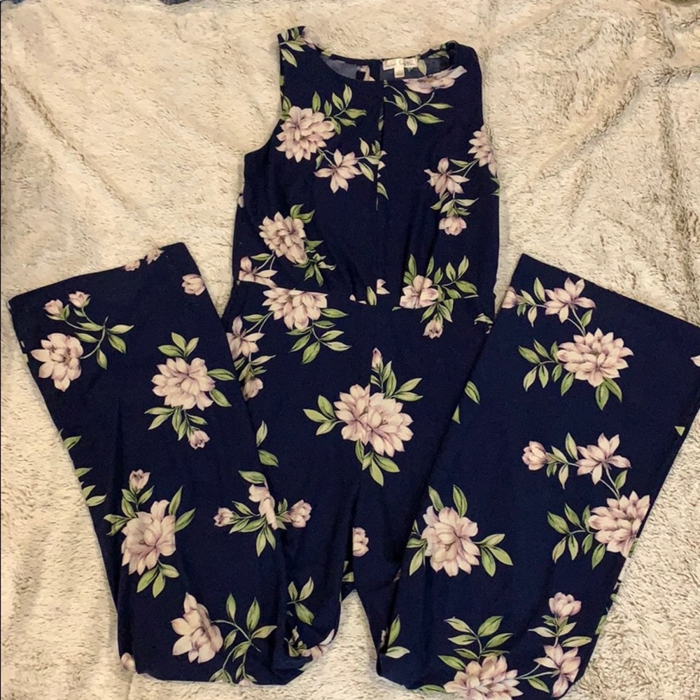 Floral jumpsuit with keyhole detail